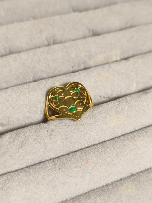 Floral Heart Anti-Tarnish Waterproof Ring 💚✨
