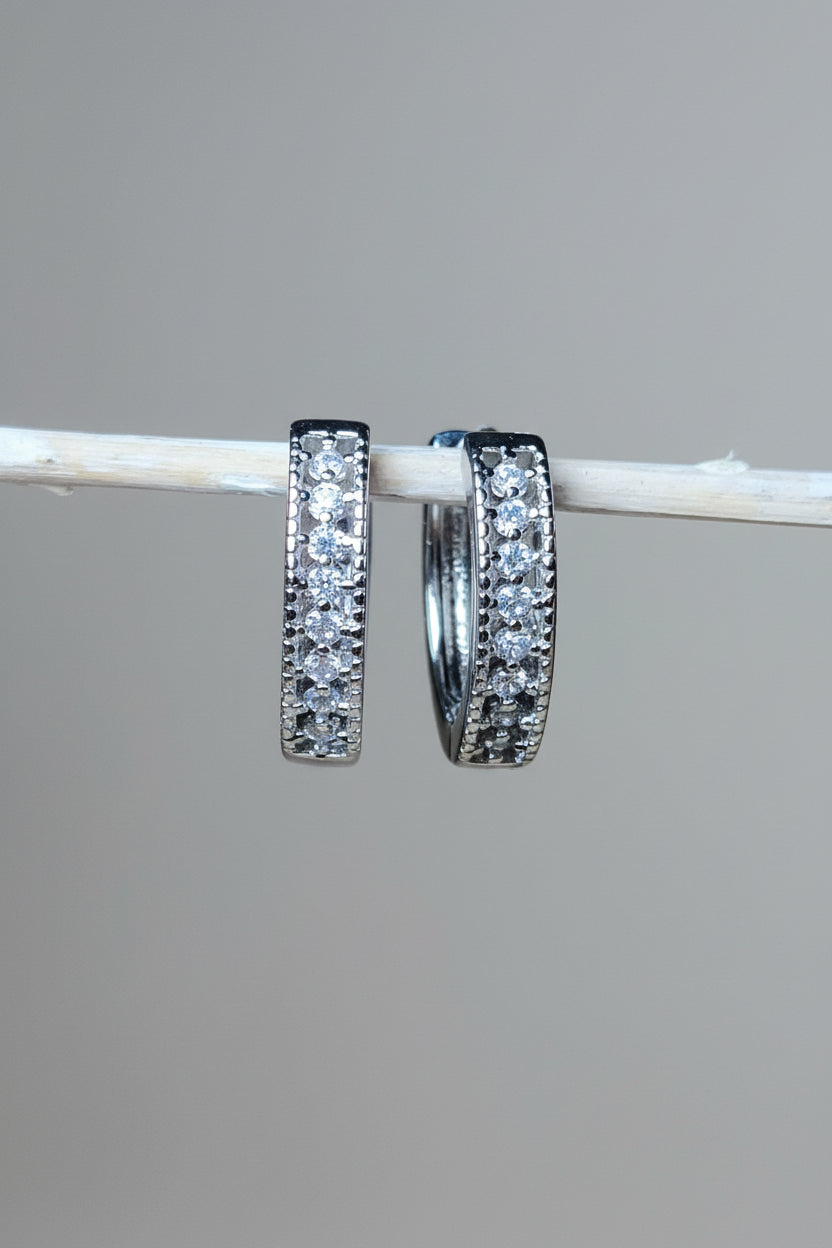 Minimal Silver Hoops 🤍