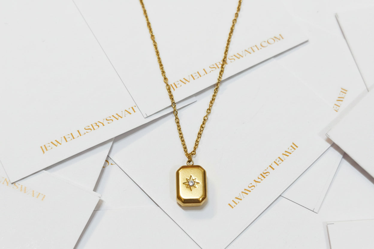 Minimal Gold Pendant Necklace with Star