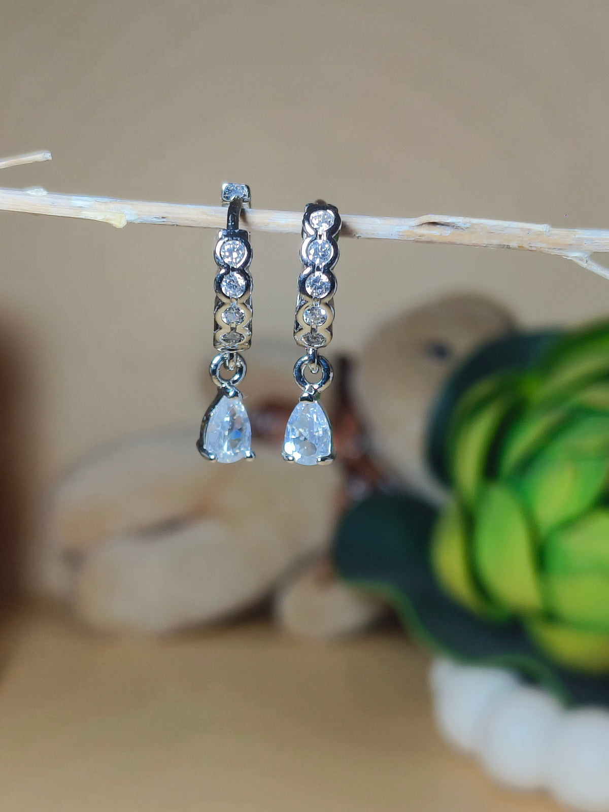 TearDrop Stone Dangler for Lobe Piercing